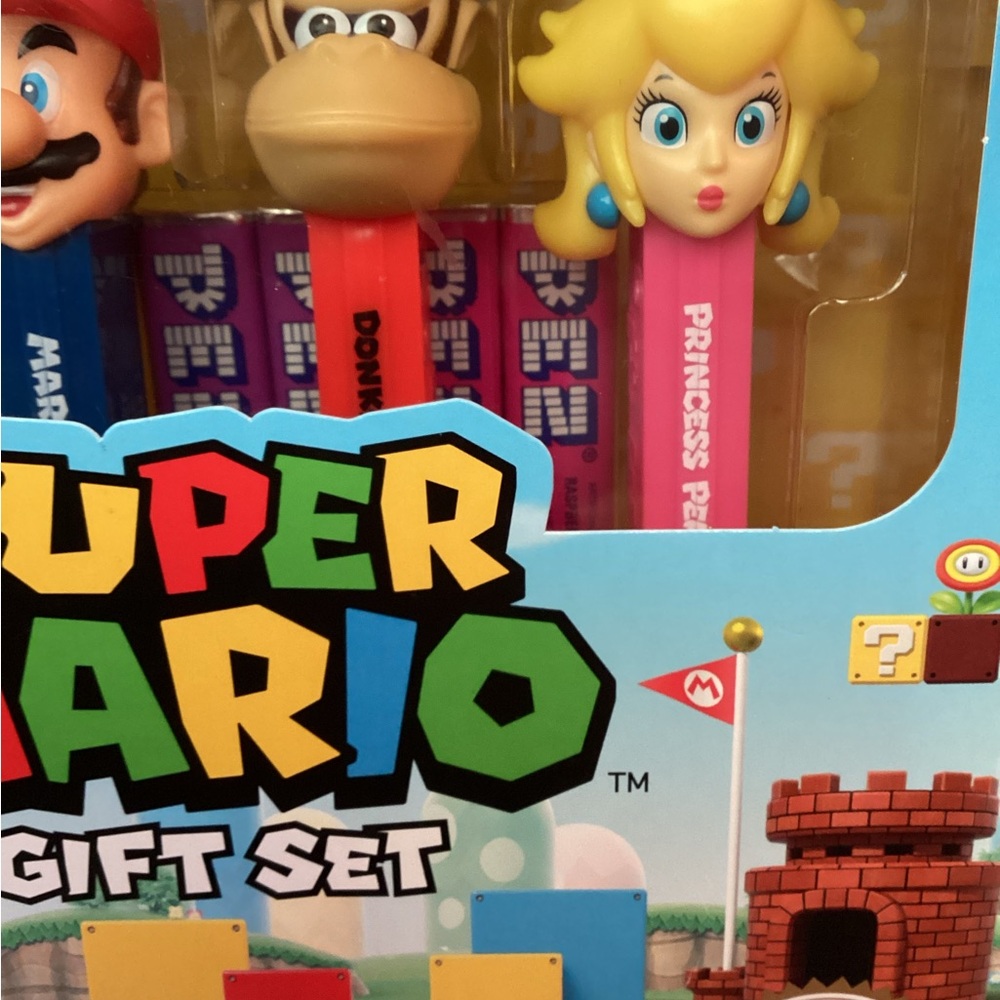 PEZ SUPER MARIO GIFT SET PLUS BONUS PEZ - Picture 4 of 8